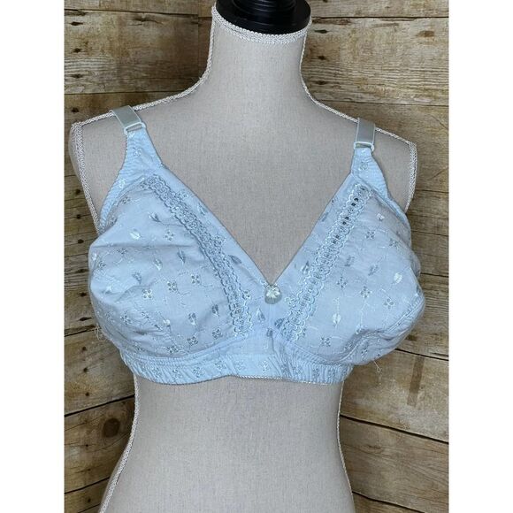 JENNIFER SIZE 42D NO WIRE FULL COVERAGE LACE BRA COLOR IS BABY BLUE EVERYDAY - Picture 3 of 6